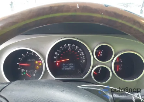 2010 Toyota Sequoia Platinum z USA, uszkodzony, nr VIN 5TDYY5G12AS027836